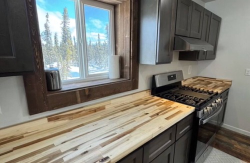 Lake Louise House | Lake Louise, Alaska Retreat – Spacious 4-bedroom Lakefront Getaway.