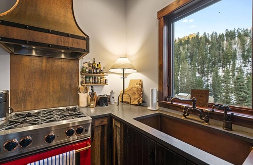 Durango House | Lake Side, Paddleboards, Firepit, Basketball!