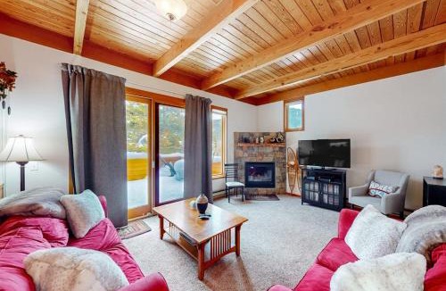 Keystone House | Lake to Mountain