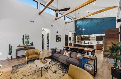 Briarcliff House | Lake Travis Private Dock + Boat Slip + Hot Tub