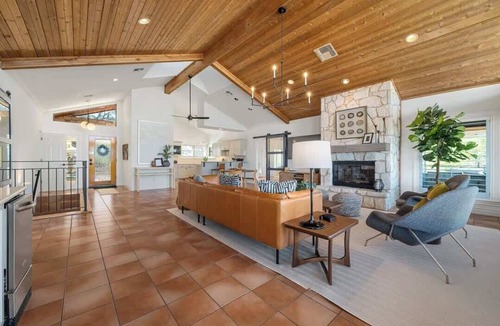 Spicewood House | Lake Travis Views, Community Pool + Pickleball