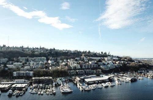 East Queen Anne House | Lake Union Rooftop, Sleeps 12, Parking & Sauna