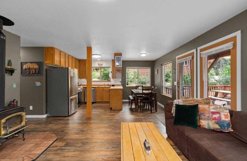 Leavenworth House | Lake View Hideout – Pet-friendly Haven Near Lake Wenatchee