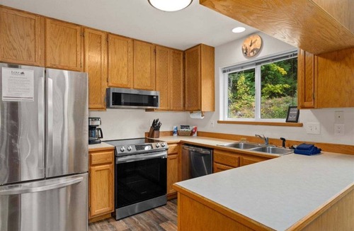 Leavenworth House | Lake View Hideout – Pet-friendly Haven Near Lake Wenatchee