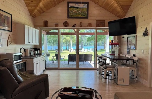 Oakland House | Lakefront 3 bedroom pet friendly on Messalonskee. Relax, rejuvenate, and restore