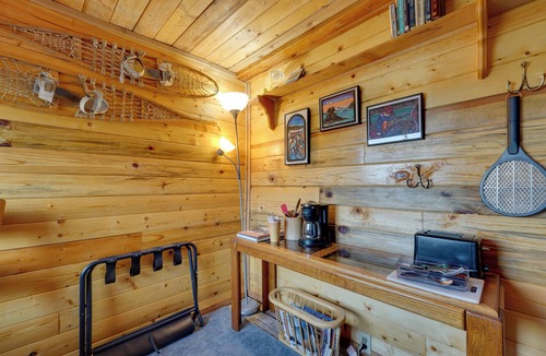 Ridgeway Apartment | Lakefront Bliss! Ultimate Soldotna Retreat w/Deck