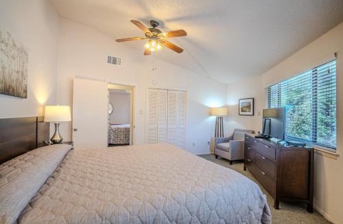 Lakeway House | Lakefront Bungalow with Community PoolHot Tub #3