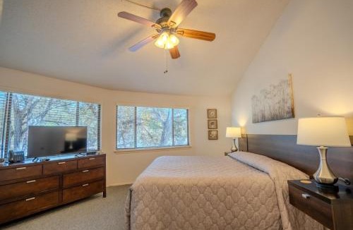 Lakeway House | Lakefront Bungalow with Community PoolHot Tub #3