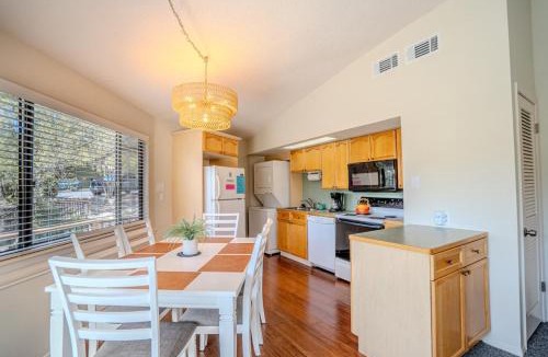 Lakeway House | Lakefront Bungalow with Community PoolHot Tub #5