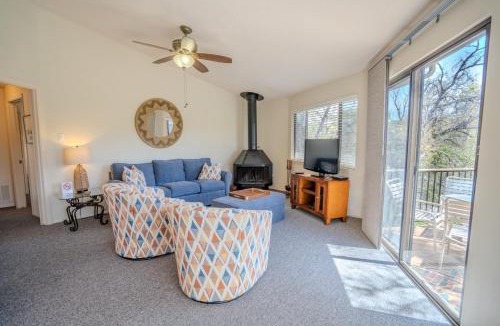 Lakeway House | Lakefront Bungalow with Community PoolHot Tub #5