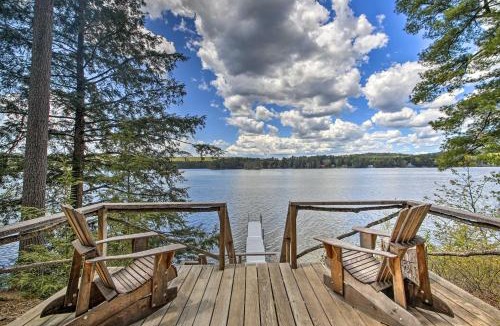 Oxford House | Lakefront Cottage: Boat Dock, Patio & Kayaks!