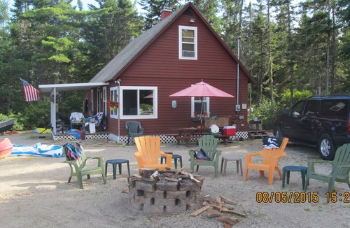 Franklin Cottage | Lakefront Cottage on the beach-George's Pond