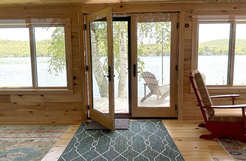 Crystal Beach House | Lakefront House with Dock, Kayaks Paddleboard and Canoe