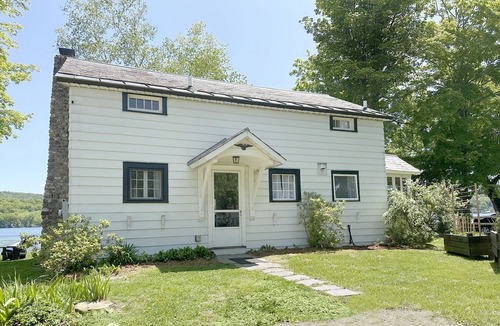 Crystal Beach House | Lakefront House with Dock, Kayaks Paddleboard and Canoe