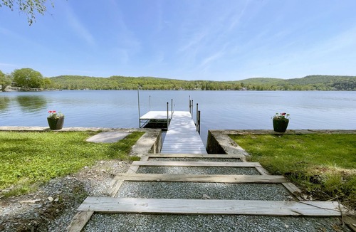 Crystal Beach House | Lakefront House with Dock, Kayaks Paddleboard and Canoe