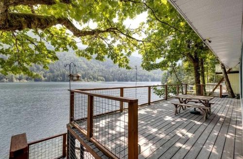 Maple Falls House | Lakefront Rustic Cabin | Silver Lake Views & Private Dock