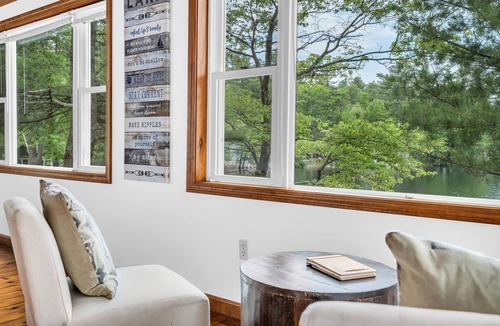 Gray House | Lakefront-Swim-Kayak-FirePit-20min to Portland