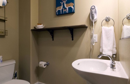 Homer Condo | Lakeshore Lodging Lodge 620