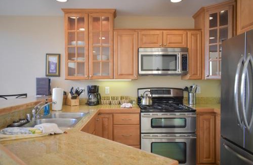 Homer House | Lakeshore Lodging Lodge 710