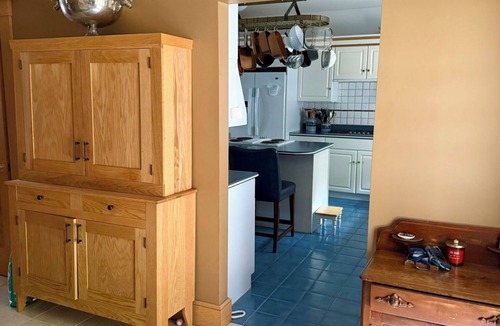 Oxford House | Lakeside 8-bedroom Retreat on Thompson Lake in Otisfield, Maine