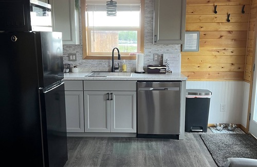 Big Lake Cabin | Lakeside Cabin 2 w/Hot Tub, Sauna & Watercraft Rentals