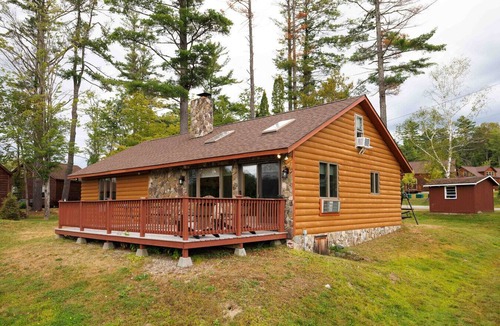 Bethlehem Cottage | Lakeside Family Cottage Multiple Bedrooms