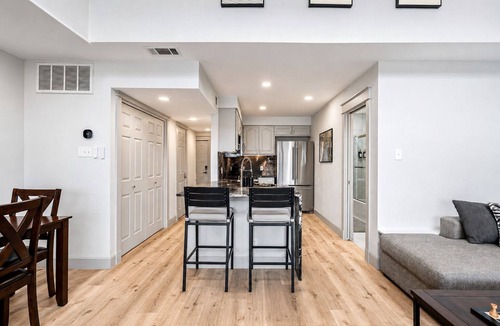 Briarcliff Condo | Lakeside Luxury Condo w/Wake Surf Boat, Pool, Hot Tub, 35min From Austin