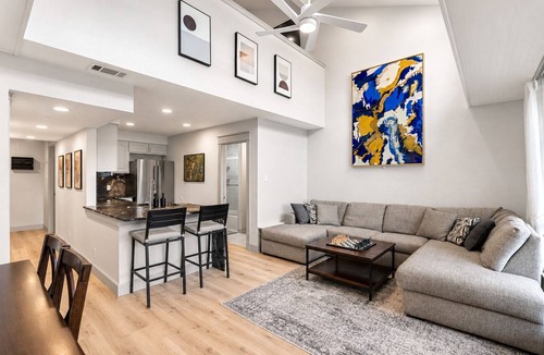 Briarcliff Condo | Lakeside Luxury Condo w/Wake Surf Boat, Pool, Hot Tub, 35min From Austin