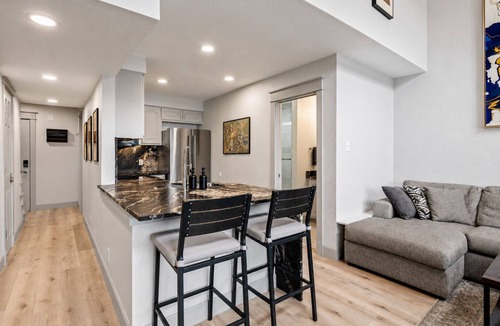 Briarcliff Condo | Lakeside Luxury Condo w/Wake Surf Boat, Pool, Hot Tub, 35min From Austin