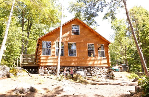 Ellsworth Cabin | Lakeside Pine Cone Cabin 30' private beach & dock, Fireplace , Kayaks, Canoe