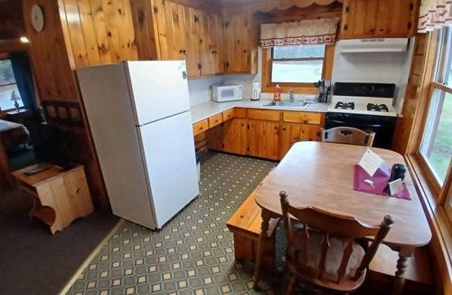 Pittsburg Cabin | Lakeview 3 First Lake Access Sleeps 7 Dock Space On Snowmobile Trail 3BR