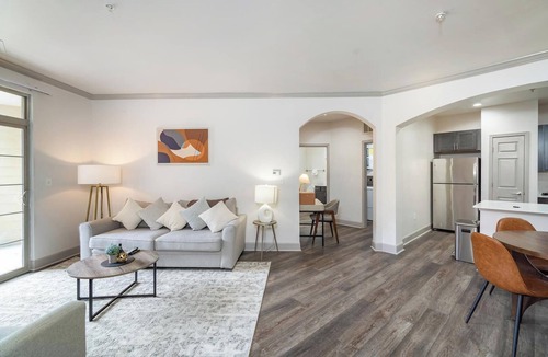 Corryville Apartment | Landing | Amazing 2BD, Gym, Pool