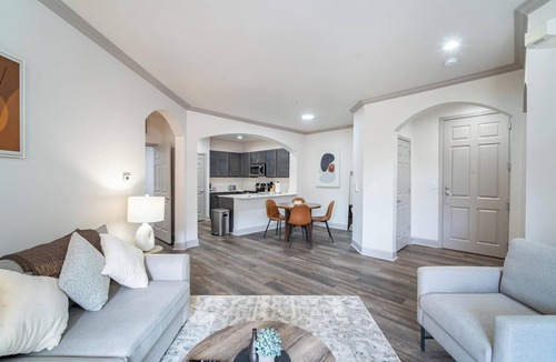 Corryville Apartment | Landing | Amazing 2BD, Gym, Pool