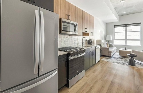 Englewood Apartment | Landing | Amazing Studio, Gym, Rooftop Lounge