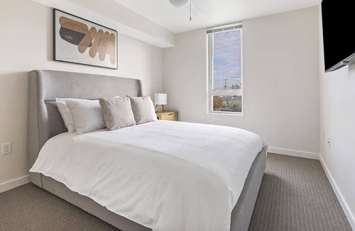 Fairview Apartment | Landing at Douglas Grove - 2 Bedrooms in North Central