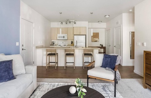 Smokey Point Apartment | Landing | Beautiful 1BD, Gym, Pool