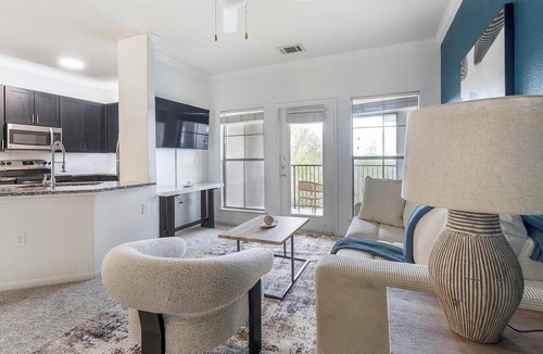 Austin Apartment | Landing | Beautiful 1BD, Courtyard, Gym