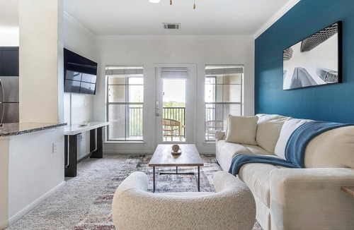 Austin Apartment | Landing | Beautiful 1BD, Courtyard, Gym