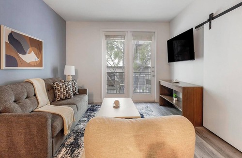 Crestview Apartment | Landing | Beautiful 1BD, Courtyard, Gym