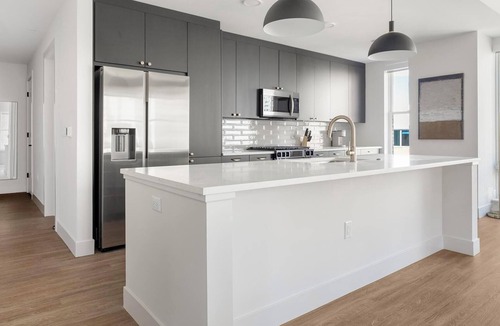 Uptown Apartment | Landing | Beautiful 2BD, Rooftop Lounge, Gym