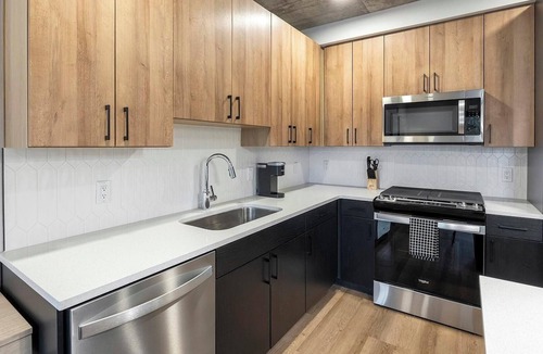 Englewood Apartment | Landing | Beautiful 2BD, Rooftop Lounge, Gym