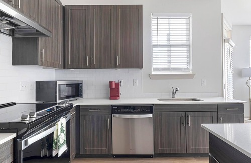 Pflugerville Apartment | Landing | Beautiful 1BD, Gym, Courtyard