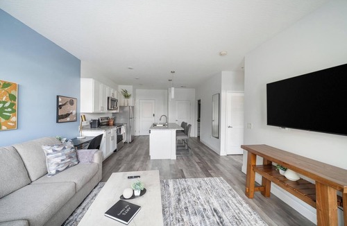 Downtown Columbus Apartment | Landing | Chic 1BD, Gym