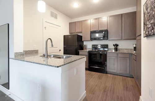 Lockhart Apartment | Landing | Chic 1BD, Pool, Gym