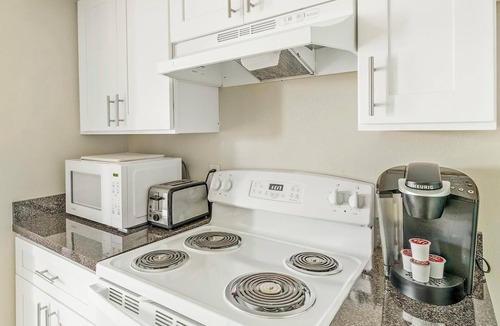 Southbelt/Ellington Apartment | Landing | Chic 1BD, Pool, Game Room