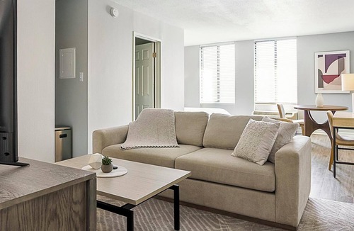 Fort Wayne Apartment | Landing | Chic Studio, Pool, Gym