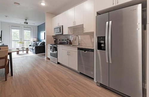 Sweetbriar Apartment | Landing | Incredible 1BD, Gym, Pool