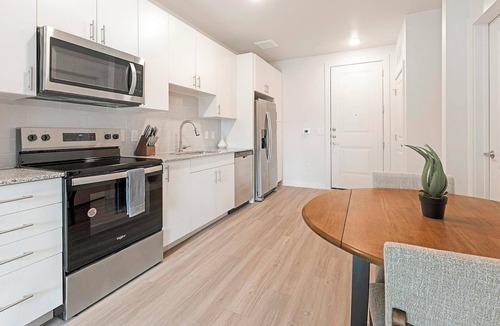 Sweetbriar Apartment | Landing | Incredible 1BD, Gym, Pool