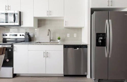 Sweetbriar Apartment | Landing | Incredible 1BD, Gym, Pool