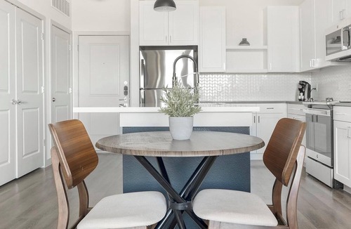 Lower Basin Lake Travis Apartment | Landing | Incredible 1BD, Pool, Clubhouse